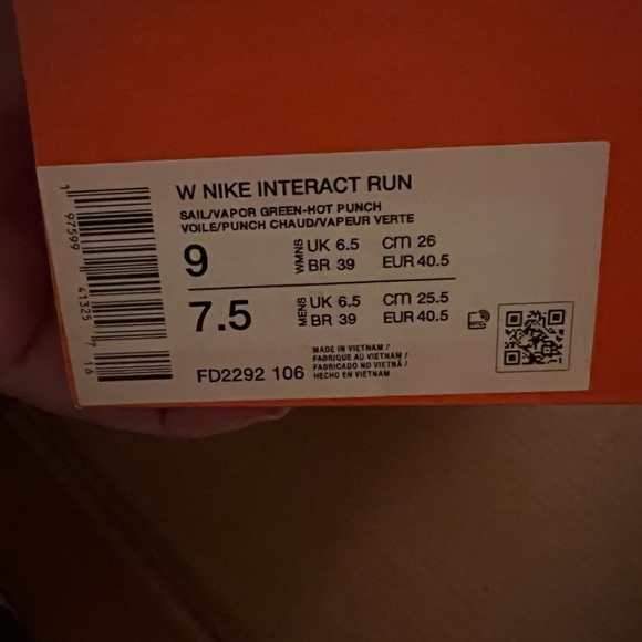 Nike flyknit interact run women’s sneakers - Picture 3 of 3